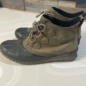 Sorel out and about boots